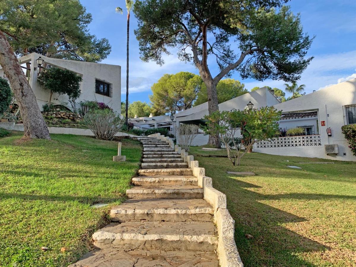 Bungalow With Large Terrace In A Quiet Park - Beach Nearby Sitio de Calahonda エクステリア 写真